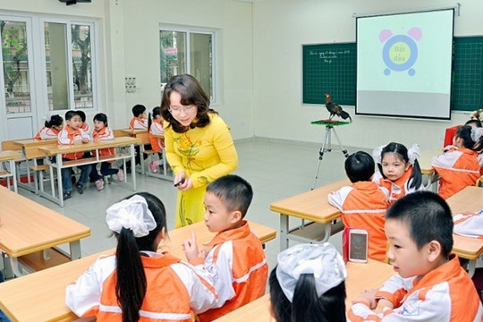 Kế toán chuyển làm giáo viên có được bảo lưu hệ số lương?