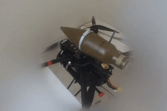 Phân tích sự khác biệt kỹ thuật giữa drone mang chất nổ và UAV trong xung đột Israel