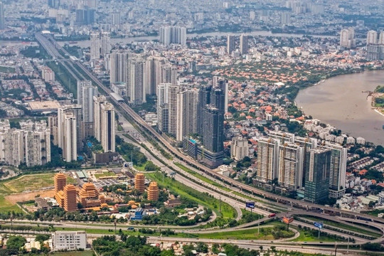 Giải bài toán ùn tắc TP.HCM: Vì sao chỉ giãn dân ra vùng ven vẫn chưa đủ?
