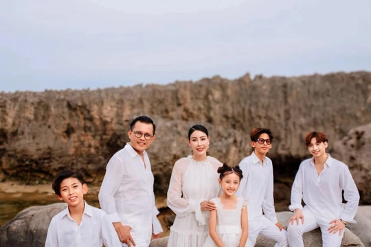 Hoa hậu Hà Kiều Anh và triết lý nuôi dạy con không áp lực trong gia đình hào môn