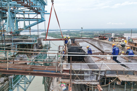 Cầu Phước Khánh 3.500 tỷ đồng sắp hợp long: Công trình có tĩnh không cao nhất Việt Nam