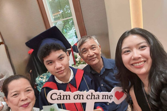 Thúy Ngân và Á hậu Thúy Vân rạng rỡ chúc mừng em trai tốt nghiệp cấp 3