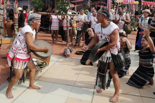 Gìn giữ hồn quê trên vùng đất mới