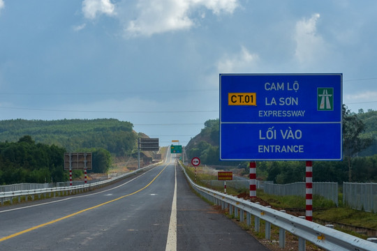 Mở rộng cao tốc Cam Lộ - La Sơn: Bộ Xây dựng siết tiến độ dự án 6.500 tỷ đồng