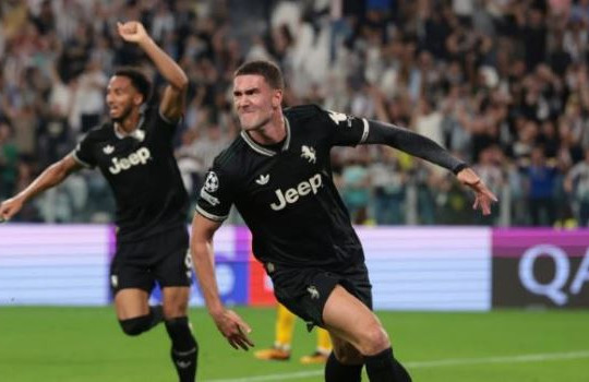 Man Utd nên ưu tiên chiêu mộ Dusan Vlahovic thay vì Robert Lewandowski