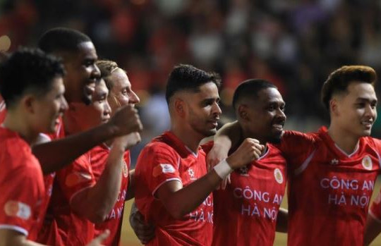 CAHN thống trị giải thưởng V.League tháng 5 trước vòng đấu hạ màn