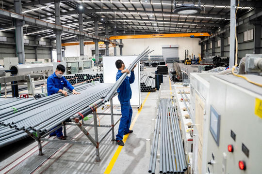 Sản xuất, nhập khẩu ống nhựa độc lập phải đóng góp xử lý chất thải
