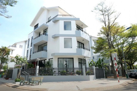 Ninh Dương Lan Ngọc báo hiếu mẹ biệt thự 2 mặt tiền: Chân dung người phụ nữ bản lĩnh đứng sau 'ngọc nữ'