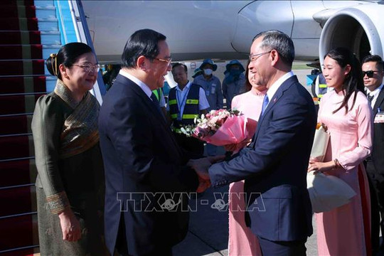 Thủ tướng Lào đến Hà Nội, bắt đầu thăm chính thức Việt Nam và dự AFF 2026