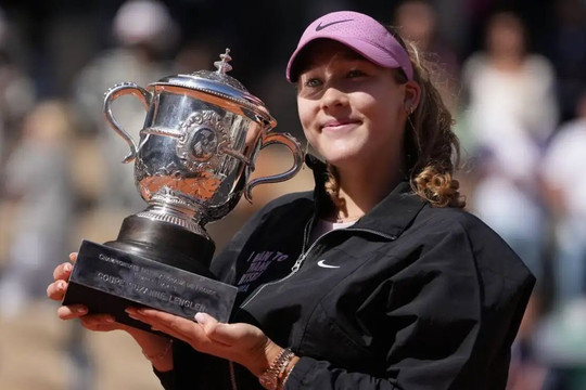 Mirra Andreeva vô địch Roland Garros: Sự kế thừa hoàn hảo di sản của Maria Sharapova