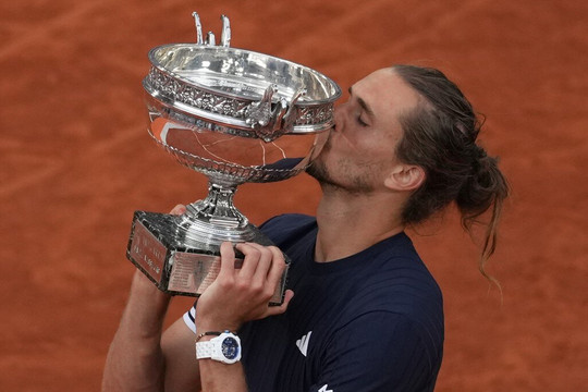 Alexander Zverev vô địch Roland Garros 2026: Sự giải thoát sau nhiều năm chờ đợi