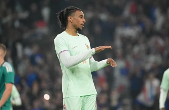Michael Olise lập hat-trick đẳng cấp, Pháp thắng thuyết phục Bắc Ireland 3-1