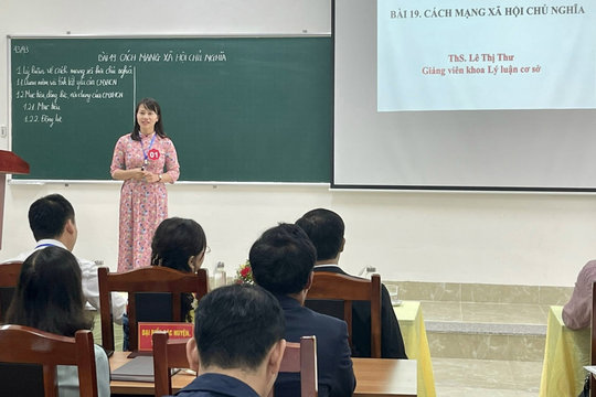 Đề xuất giảng viên trường chính trị, đào tạo, bồi dưỡng xếp lương gắn trực tiếp với bậc nghề nghiệp được giao