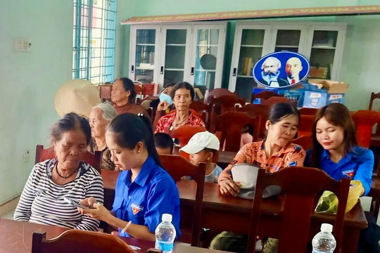 Ðưa kỹ năng số đến với vùng đồng bào