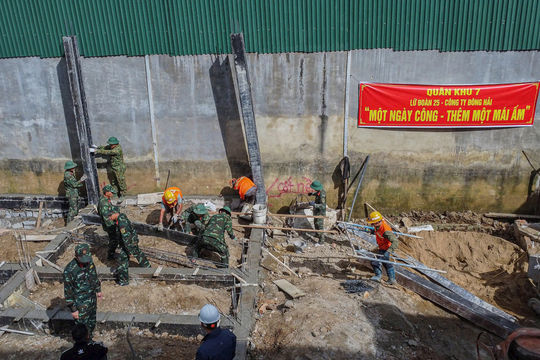 Quân đội tiếp sức xây dựng trường học ở vùng biên