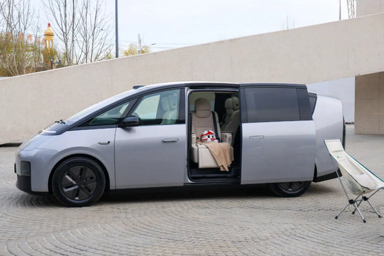 Li Auto MEGA Home chính thức lộ diện: MPV điện 7 chỗ sở hữu 4 cảm biến lidar