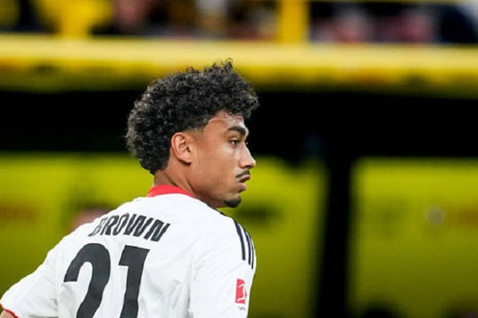 Bayern Munich tiến gần thỏa thuận Nathaniel Brown: Gáo nước lạnh cho tham vọng của Arsenal