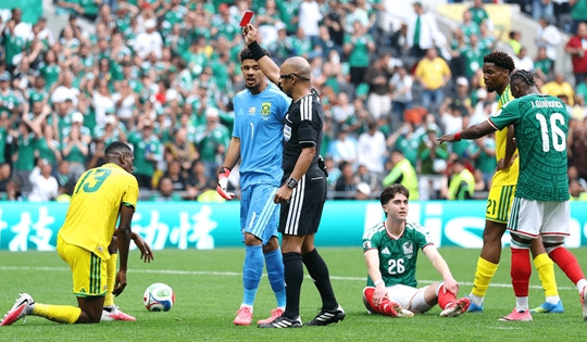 "Cơn mưa thẻ đỏ" ngày khai mạc World Cup 2026: Mexico thắng dễ nhưng để lại nỗi lo lớn