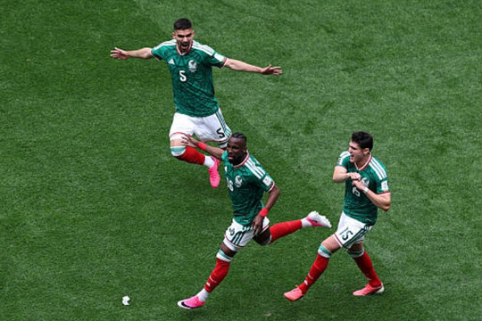 Mexico hạ Nam Phi 2-0: Julian Quinones và Raul Jimenez rực sáng ngày ra quân World Cup