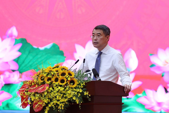 Thủ tướng Lê Minh Hưng: Đưa ngọn lửa thi đua trở thành sức mạnh hành động để tăng trưởng bền vững "2 con số"*