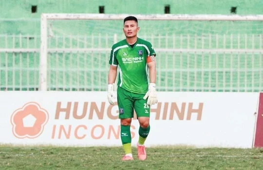 Huỳnh Tuấn Linh rực sáng với 3 pha cản phá luân lưu đưa Bắc Ninh FC thăng hạng V.League