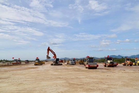 Dự án đường băng 3.200 tỷ đồng tại sân bay Phù Cát: Đẩy nhanh tiến độ hoàn thiện