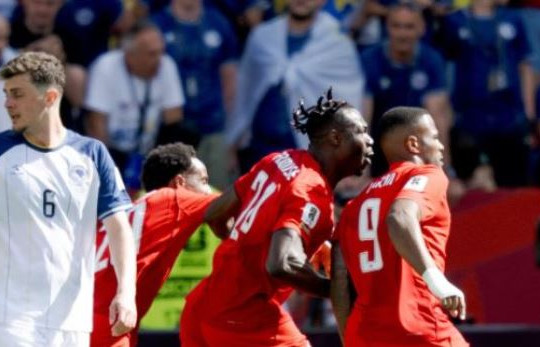 Canada 1-1 Bosnia: Cyle Larin giúp Đội bóng xứ lá phong giành điểm số World Cup lịch sử