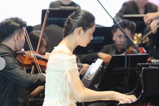 Con gái Hoa hậu Hà Kiều Anh và Hương Giang gây sốt khi biểu diễn cùng dàn nhạc giao hưởng