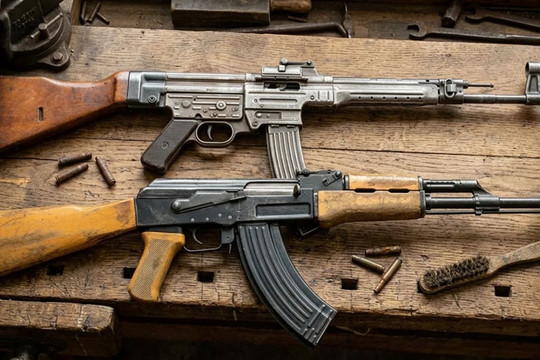 Giải mã huyền thoại AK-47: Từ tranh cãi thiết kế đến biểu tượng quân sự toàn cầu