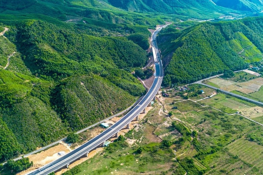 Cao tốc La Sơn - Hòa Liên mở rộng lên 4 làn xe: Hoàn thiện 95% khối lượng