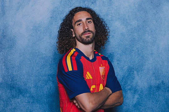 Chelsea tìm người thay Marc Cucurella: 4 mục tiêu hàng đầu cho hành lang cánh trái