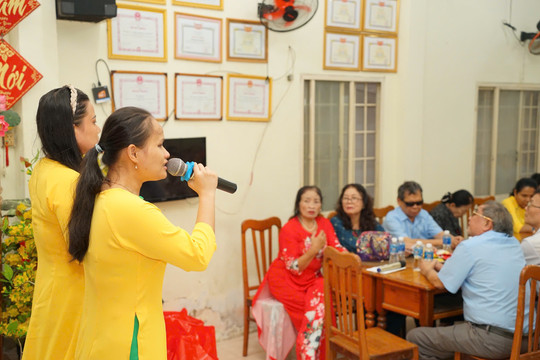 Vượt qua bóng tối bằng nghị lực và âm nhạc