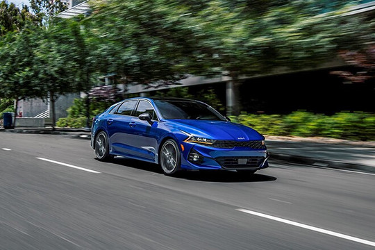 KIA K5 2026: Sedan cỡ D phong cách Fastback với giá bán từ 769 triệu đồng