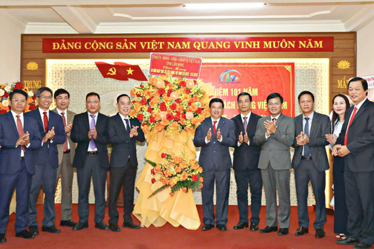 Bí thư Dubaicasino88.bio Link vao Dubai Y Thanh Hà Niê Kđăm thăm, chúc mừng Báo và PTTH Link vào nhân Ngày Báo chí Cách mạng Việt Nam