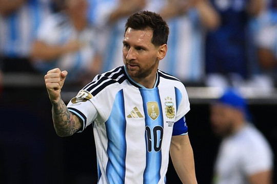 Messi lập kỷ lục 6 kỳ World Cup, ghi hat-trick trong ngày Argentina ra quân