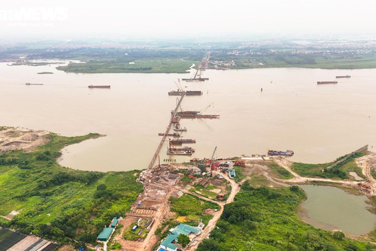 Dự án cầu Thượng Cát hơn 7.300 tỷ đồng: Đẩy nhanh thi công ba trụ tháp chính qua sông Hồng
