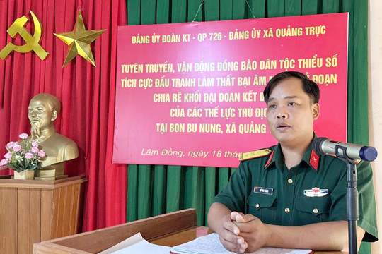 Đoàn KTQP 726 tuyên truyền, vận động Nhân dân xã biên giới Quảng Trực