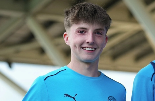 Manchester City đối mặt nguy cơ mất Charlie Gray vào tay Lazio