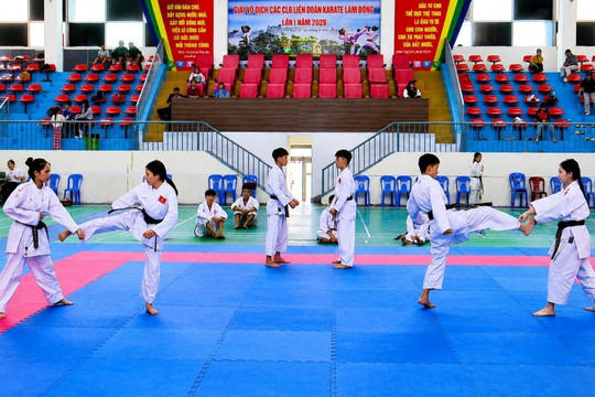 185 võ sinh Lâm Đồng thi thăng đẳng quốc gia môn karate