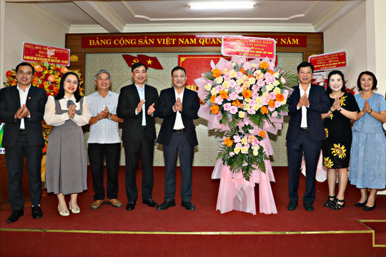 Chủ tịch HĐND tỉnh Lưu Văn Trung thăm, chúc mừng Báo và Phát thanh, Truyền hình Lâm Đồng nhân ngày 21/6