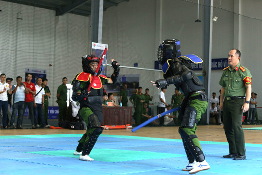 Hội thao Quân sự, võ thuật và thể thao Công an nhân dân khu vực III: Kịch tính ở nội dung thi đấu đối kháng gậy ngắn và súng trường bắn tỉa 120m