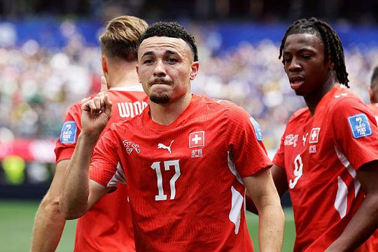 HLV Murat Yakin và "phép thuật" thay người: 3 dự bị tạo 4 bàn thắng giúp Thụy Sĩ hạ Bosnia 4-1
