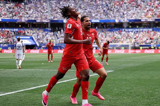 Thụy Sĩ đè bẹp Bosnia 4-1: Cú xoay bài ngoạn mục của Murat Yakin tại World Cup