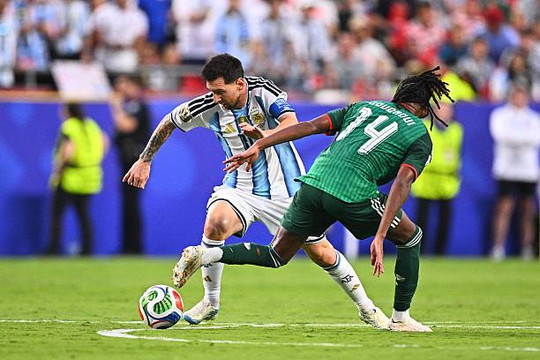 Algeria kiện FIFA đòi thẻ đỏ cho Messi sau thất bại trước Argentina tại World Cup 2026