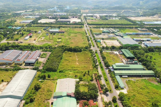 Áp lực môi trường từ các cụm công nghiệp