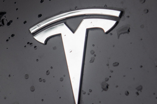Tesla Model 3 bật Autopilot đâm vào nhà dân khiến một phụ nữ tử vong tại Texas