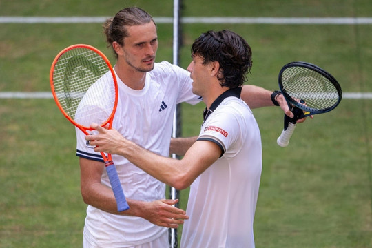 Alexander Zverev dừng bước tại Halle Open: Sự cố insulin hy hữu và nỗi lo trước thềm Wimbledon