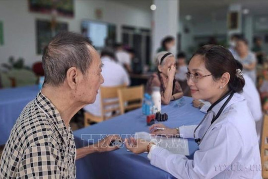 Từ năm 2026, người cao tuổi được khám sức khỏe định kỳ miễn phí ít nhất mỗi năm 1 lần