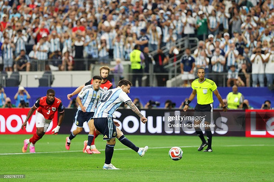 Lionel Messi lập kỷ lục 18 bàn tại World Cup trong ngày "ám ảnh" chấm 11m