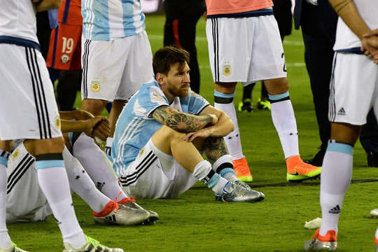 Lionel Messi và hành trình 10 năm: Từ giọt nước mắt New Jersey đến kỷ lục vô tiền khoáng hậu tại World Cup